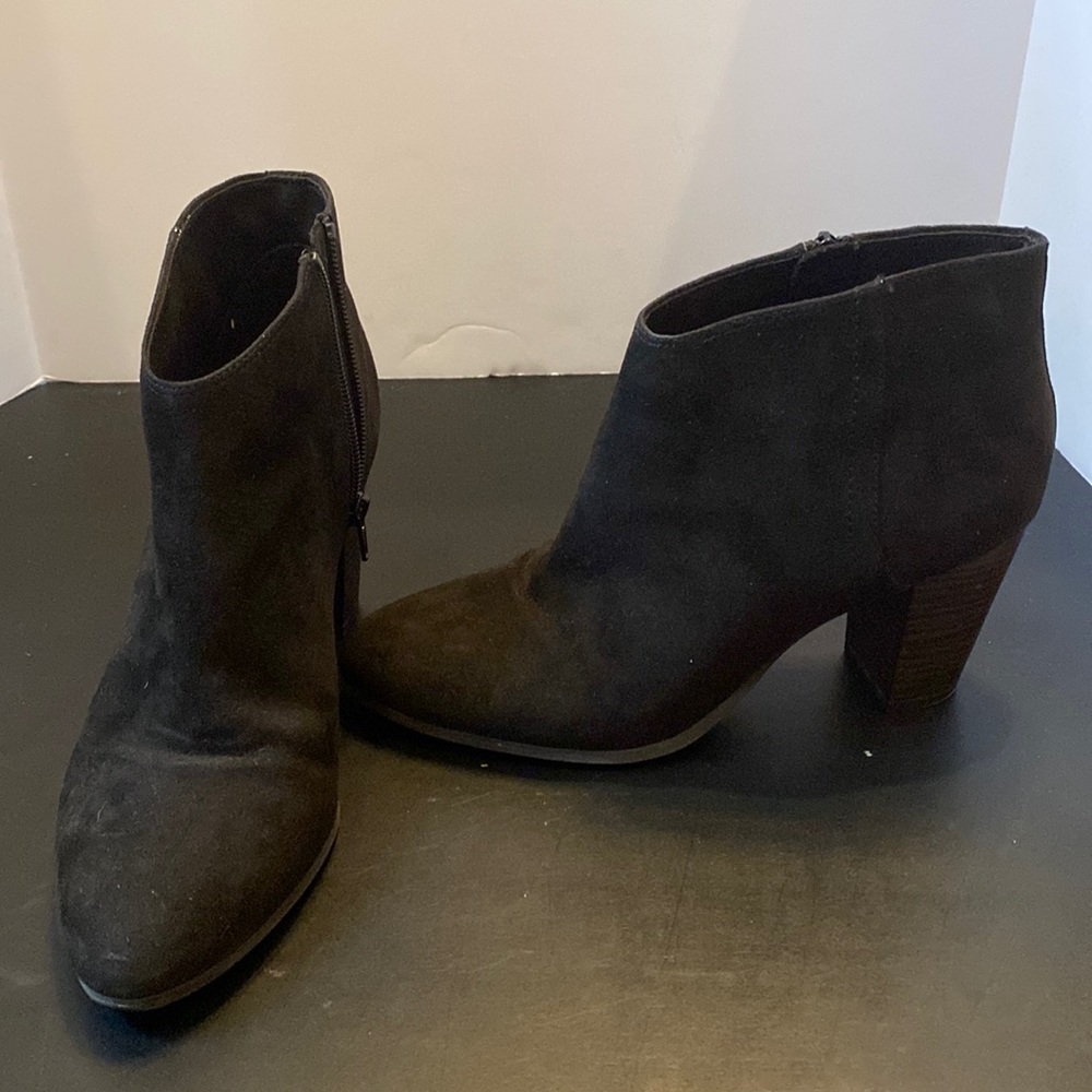 Old Navy black Faux Suede heeled Ankle boots side zipper 3” heels sz 9